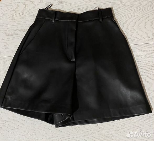Кожаные шорты