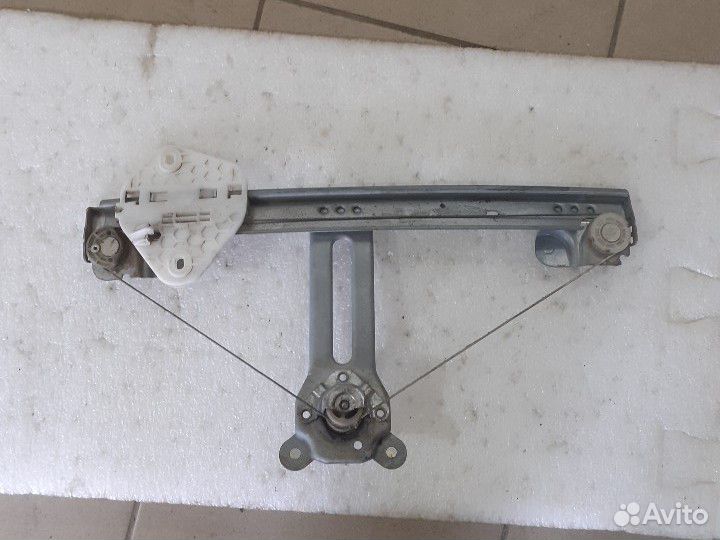 Стеклоподъемник задний правый Renault Logan 1