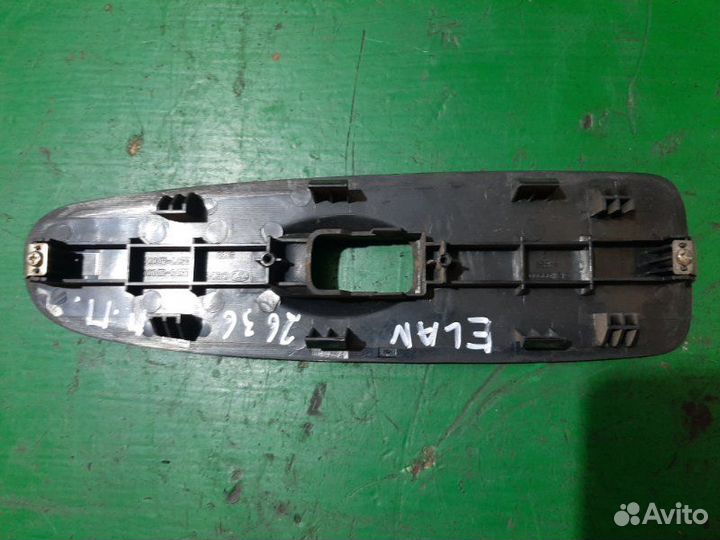 Накладка кнопок стеклоподъемника передняя правая