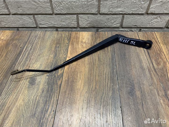 Nissan Tiida Поводок стеклоочистителя передний