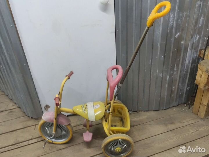 Трёхколёсный детский велосипед