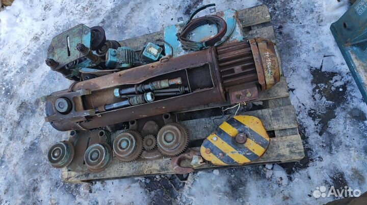 С хранении тельфер г/п 1т.6м.Болгария новый кран-балка таль