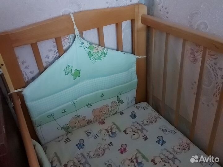 Кровать детская деревянная