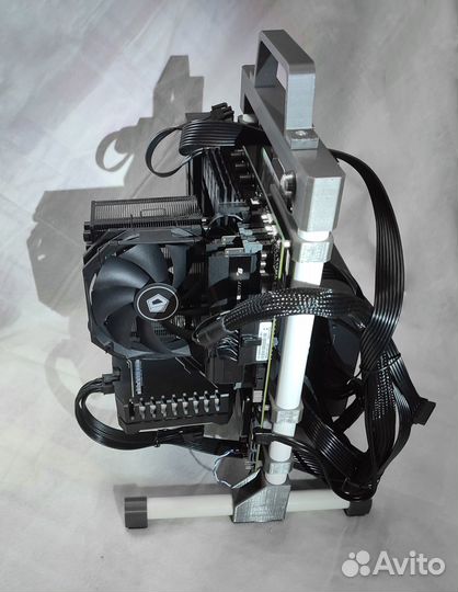 Открытый компьютерный корпус. Компьютерный стенд