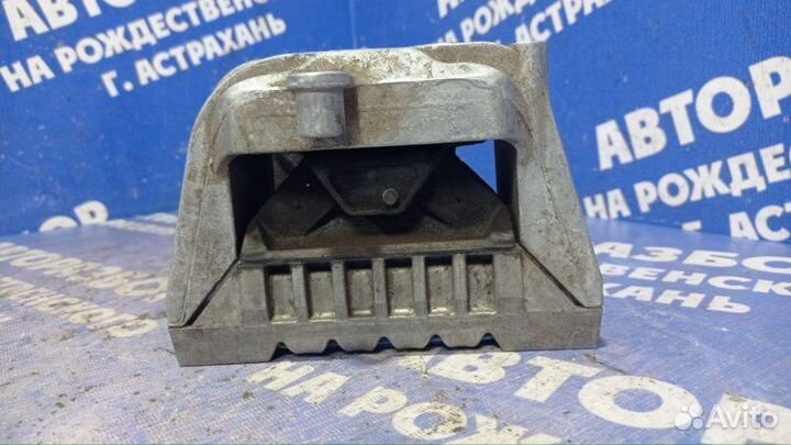 Подушка двигателя Volkswagen Passat B6 седан CDA