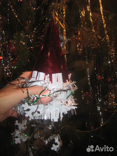 Гирлянда из глянцевых колпаков (Красный куб)