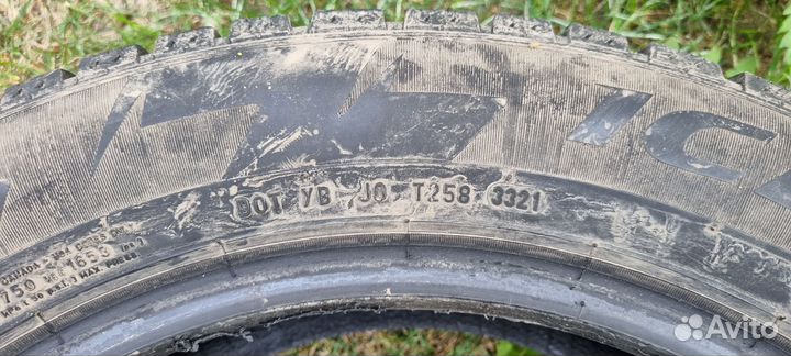 Pirelli Ice Zero 215/55 R17 98T