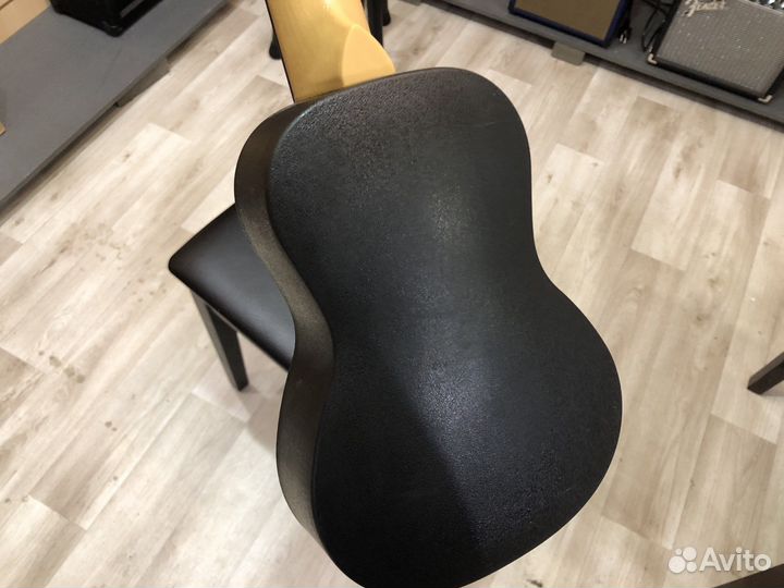 Укулеле с лапой животного новая