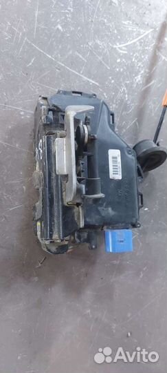 Замок двери передний правый Audi A8 D3