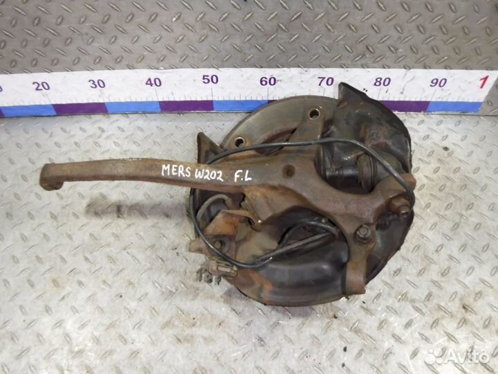 Кулак передний левый Mercedes W202