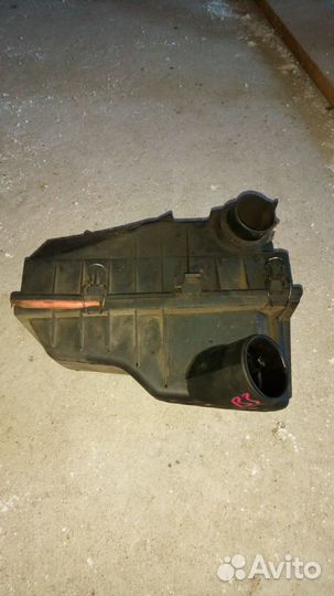 Корпус воздушного фильтра Пассат Б 3