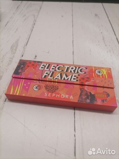 Палетка теней electric flame sephora