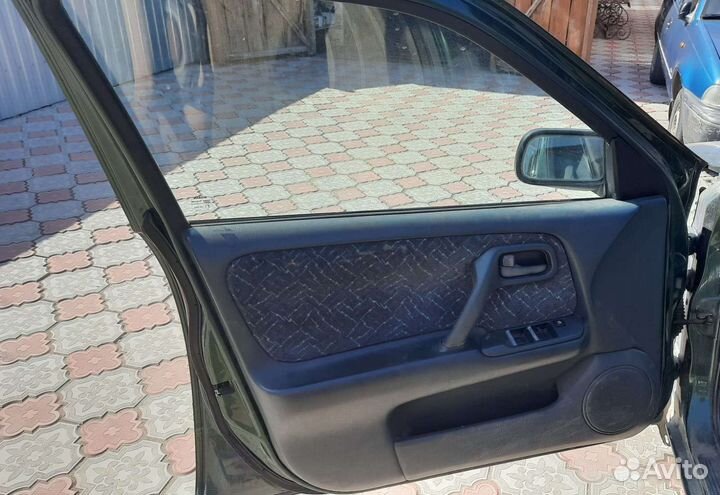 Дверь водительская primera p11