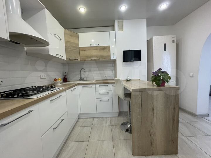 3-к. квартира, 79 м², 1/9 эт.