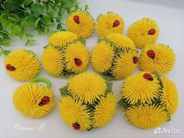 Резинки с одуванчиками. Ручная работа