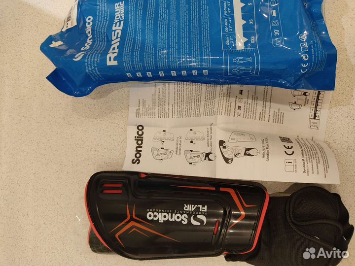 Щитки футбольные sondico flair