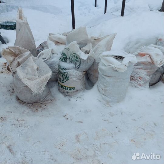 Помет в мешках