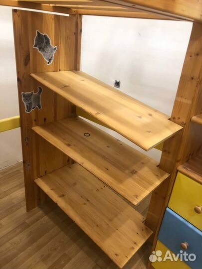 Двухъярусная кровать со шкафом и столом