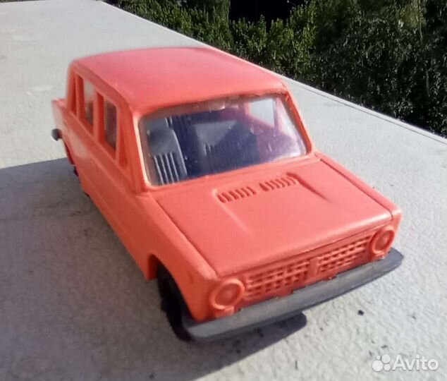 Машинка СССР копейка ваз 2101 пластик состояние