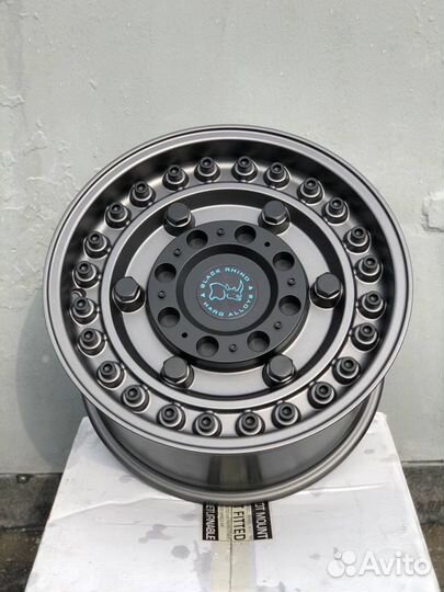 Диски Black Rhino Armory R17 на Jeep Wrangler