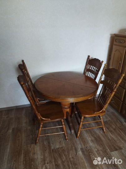 Кухонный стол и стулья набор