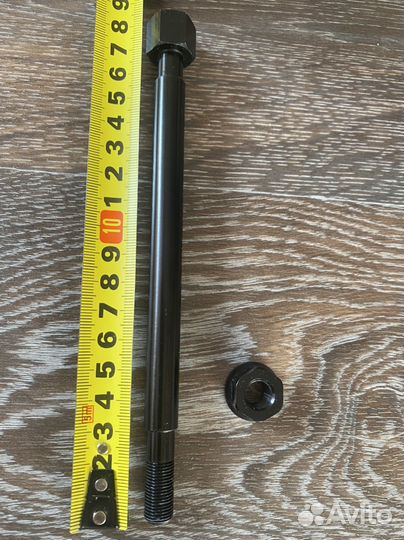 Ось Reverse reducer под дропауты 10x135 мм