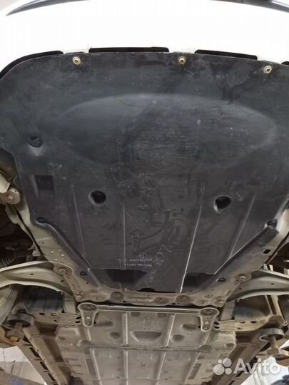 Стеклопластиковая защита двигателя Nissan Leaf ZE0