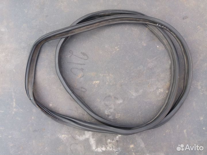 Уплотнитель багажника Renault Grand Scenic 3