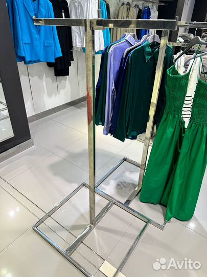 Оборудование магазина одежды