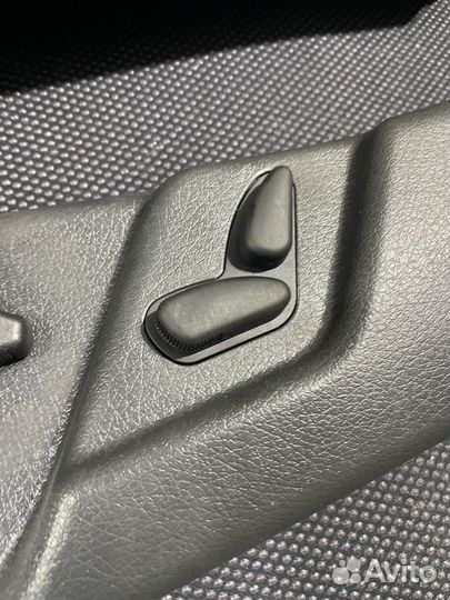 Пластик сиденья передний Mercedes-Benz C-Class