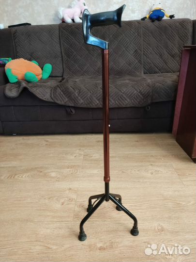 Трость на 4 ногах. Регулируется по размеру