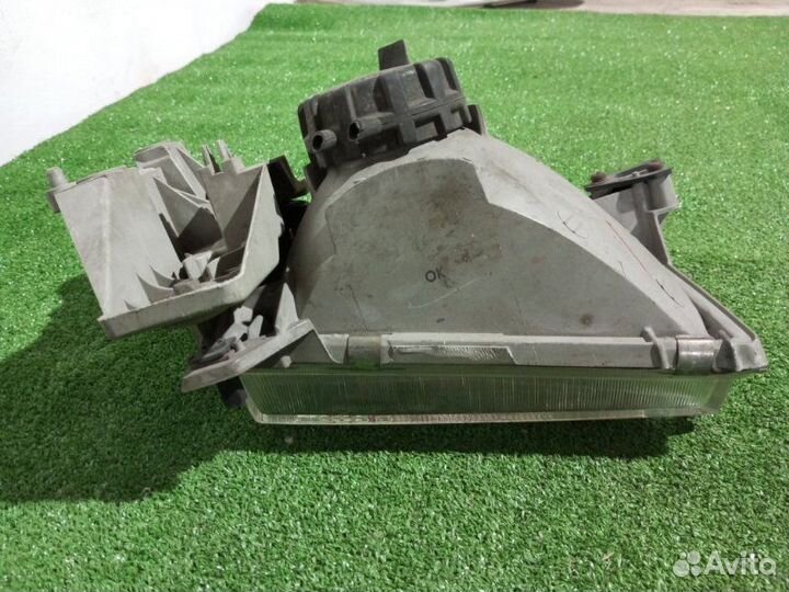 Фара галогеновая левая Mazda Demio