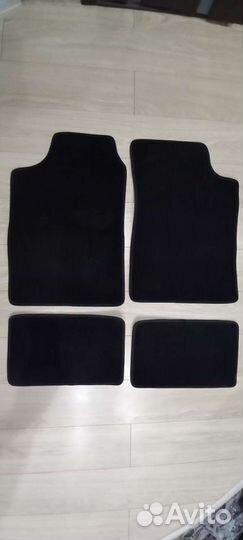 Автомобильные коврики универсальные