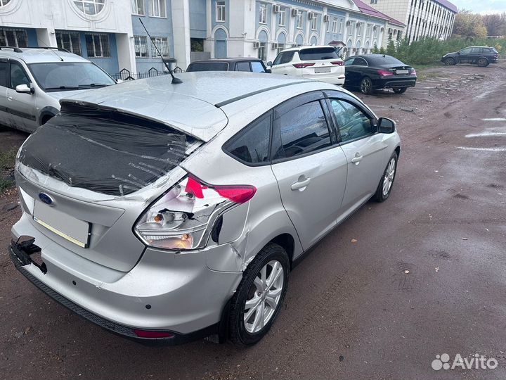 Ford Focus 1.6 МТ, 2014, битый, 97 000 км