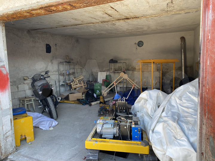 Гараж, > 30 м²