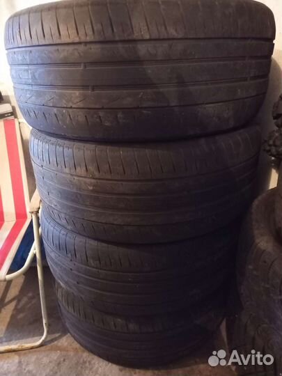 Продам комплект шин R18