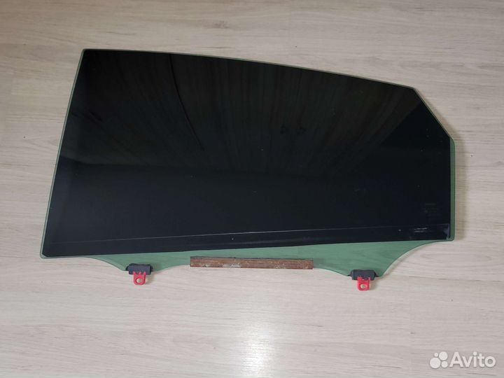 2 стекла на Приус (Toyota Prius)