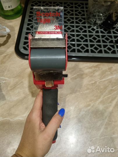 Диспенсер для скотча