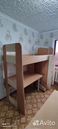 Детская кровать чердак со столом и шкафом