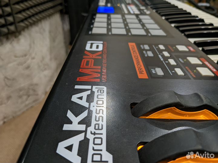 Midi клавиатура Akai MPK61