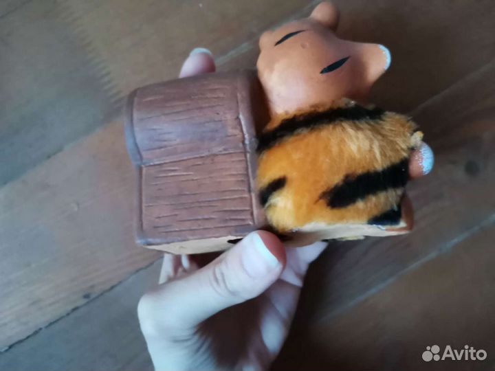 Статуэтка 11.5 на 5см. Высота 10см