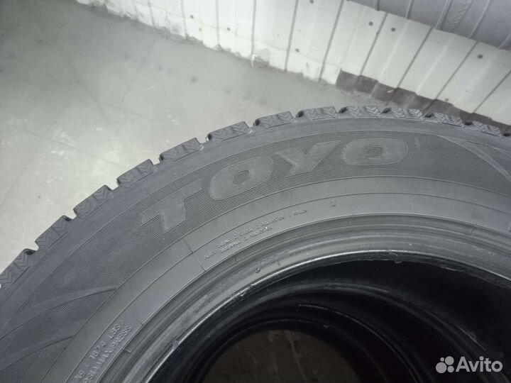 Toyo Observe GSi-5 225/65 R17 102Q