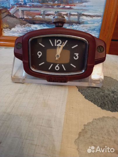 Часы автомобиля 