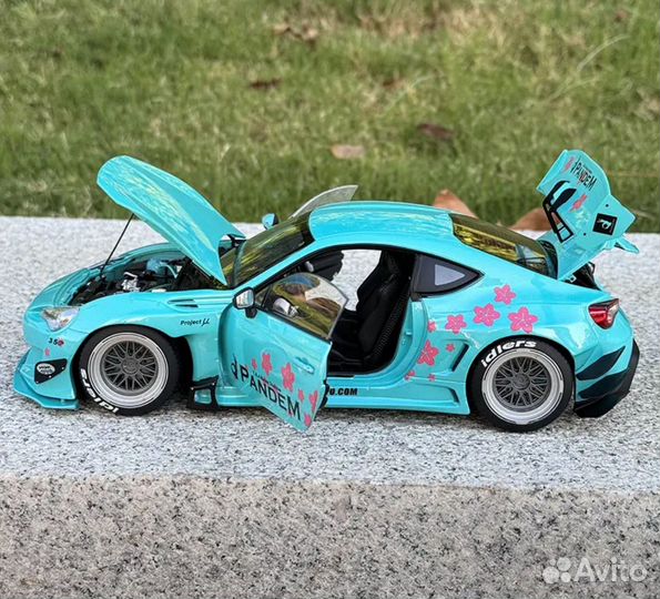 Toyota GT86 Pandem 1/18 DCN light blue