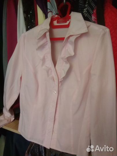 Блузка нарядная светло-розовая, и блузка голубая