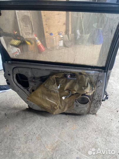 Дверь задняя левая Toyota Ipsum 1997 год
