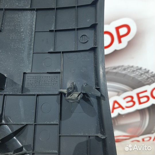 Накладка на торпедо передняя левая Hyundai Solaris