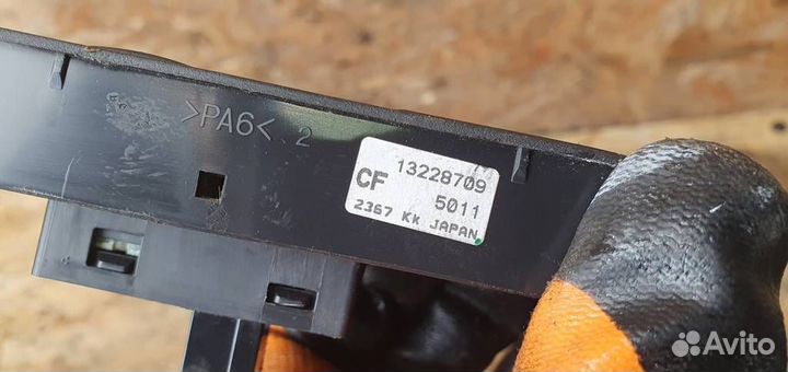 Кнопка стеклоподъемника Opel Astra H 2004-2014