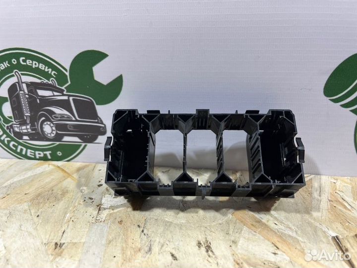 Рамка под кнопки Scania 6