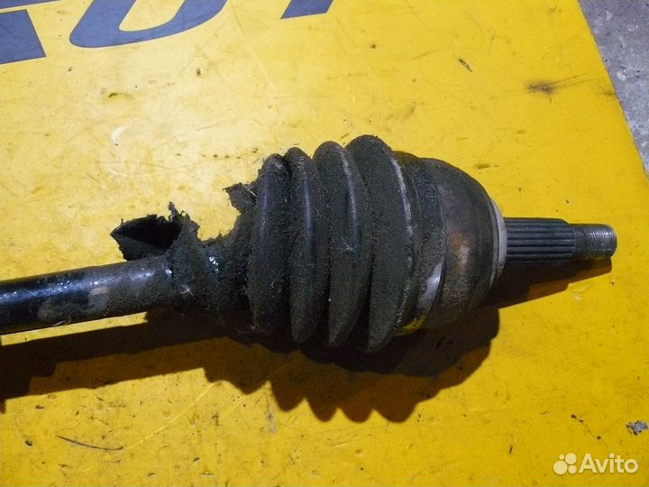 Приводной вал правый 1,4л для Nissan Note 2008г